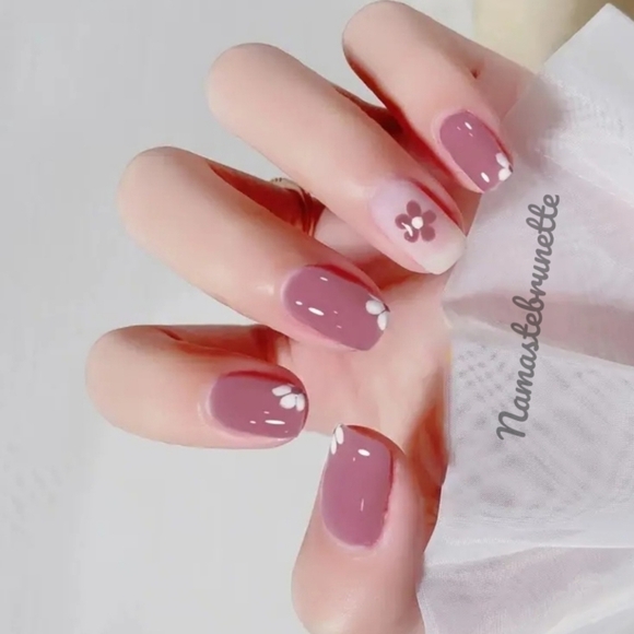 2/$16 Floral Short Press On Nails - Picture 7 of 16